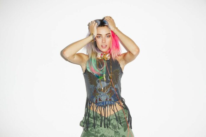 Womens Campaign_Chloe Norgaard_2014_Knockout_Floral_S5AVGM-395_310