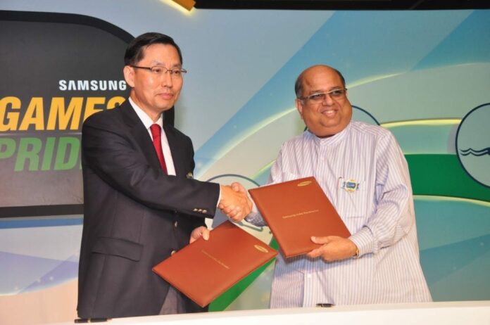 B.D Park, President & CEO, Samsung South West Asia and N. Ramachandran, President ,Indian Olympic Association signing an MOU announcing Samsung as the Official Partner – Asian Games 2014 for the Indian Contingent