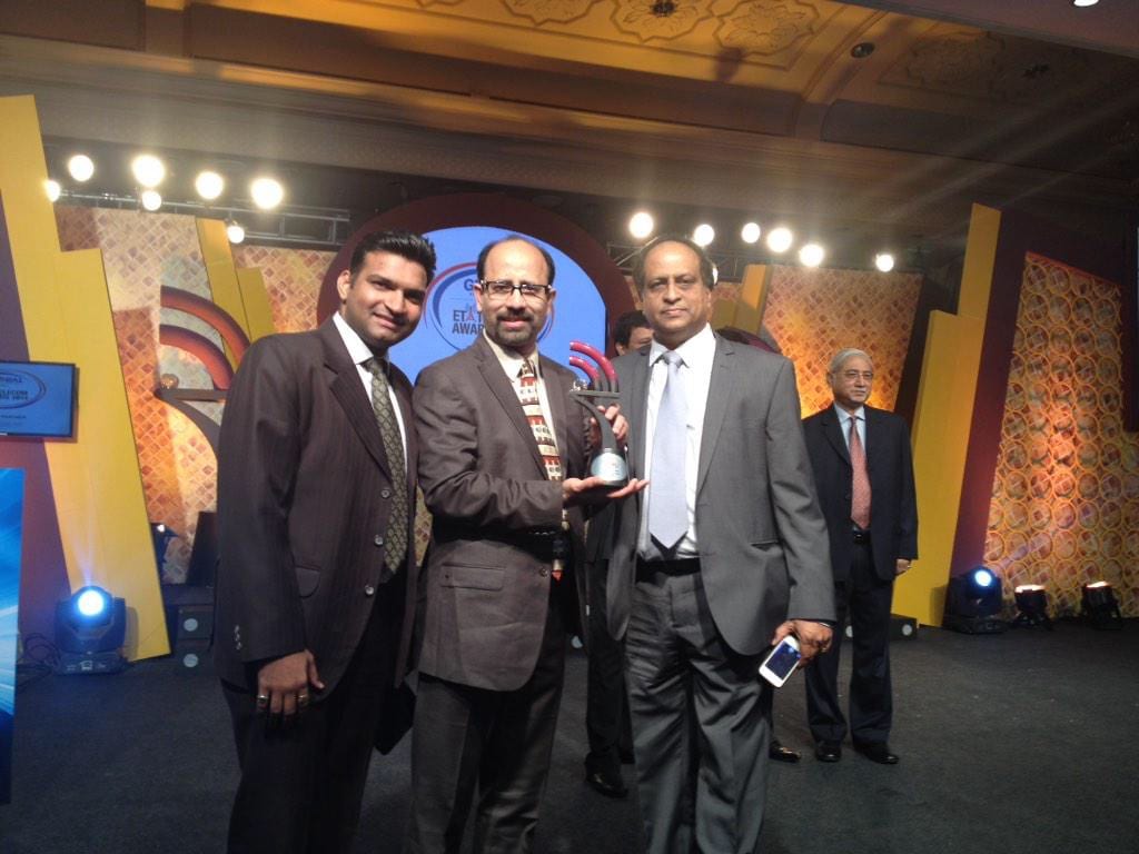 From R - L- Aircel Customer Services Head Alok Kumar receives the  ET