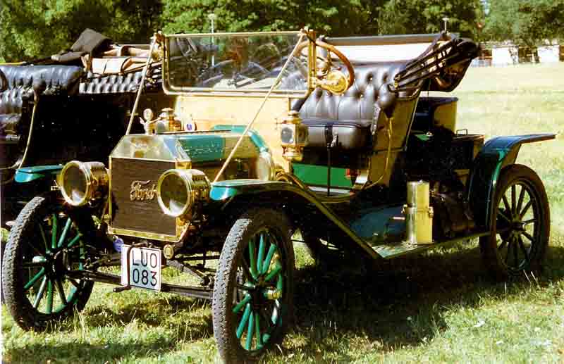 1910_Ford_Model_T_Runabout