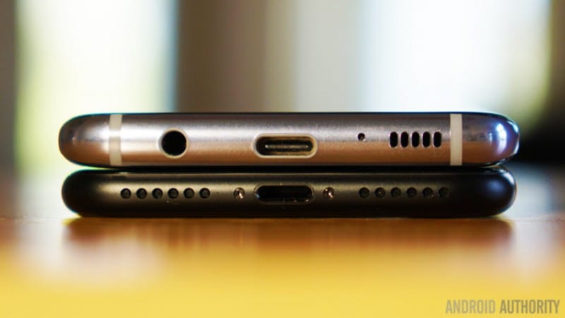 Apple-iPhone-7-vs-Samsung-Galaxy-S8-ports