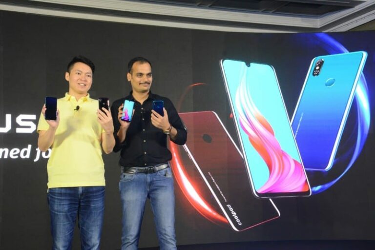 Mr. Fisher Yuan, CEO Coolpad India(L) and Pankaj Updahyay, Online Business Head, Coolpad India(R)
